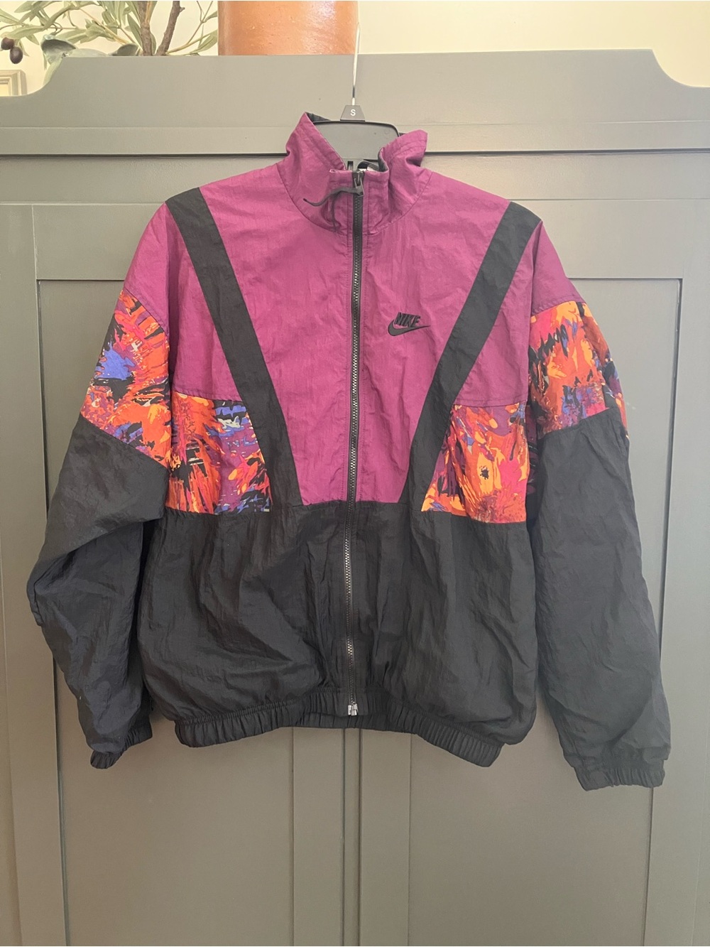 Vintage Nike Color block Bomber Jacket. Boys size 10-12 M. Women’s size SM/MD.